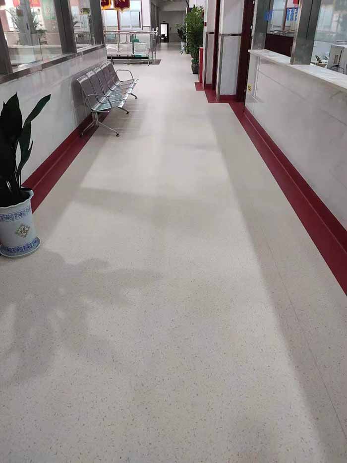 达州市某医院PVC地板镶边上墙铺装